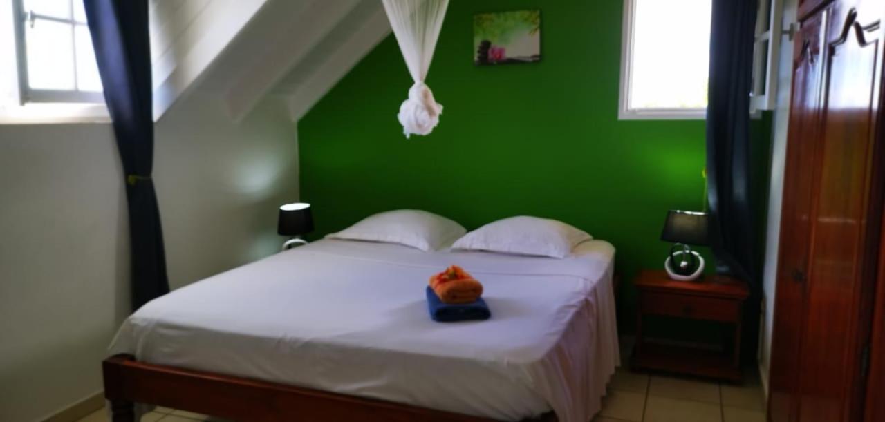 Les Petites Fleurs De Poirier Villa Bouillante Phòng bức ảnh
