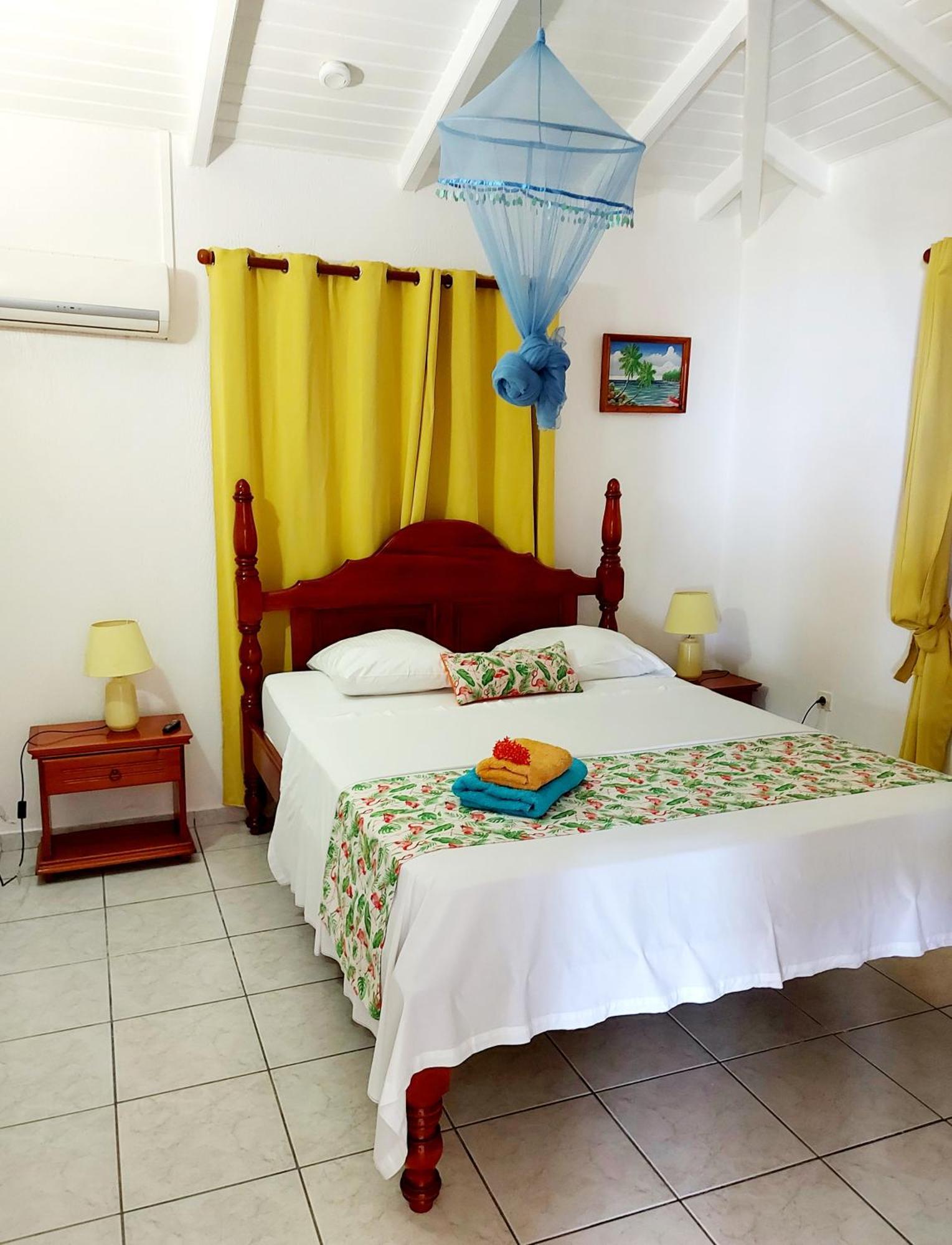Les Petites Fleurs De Poirier Villa Bouillante Phòng bức ảnh