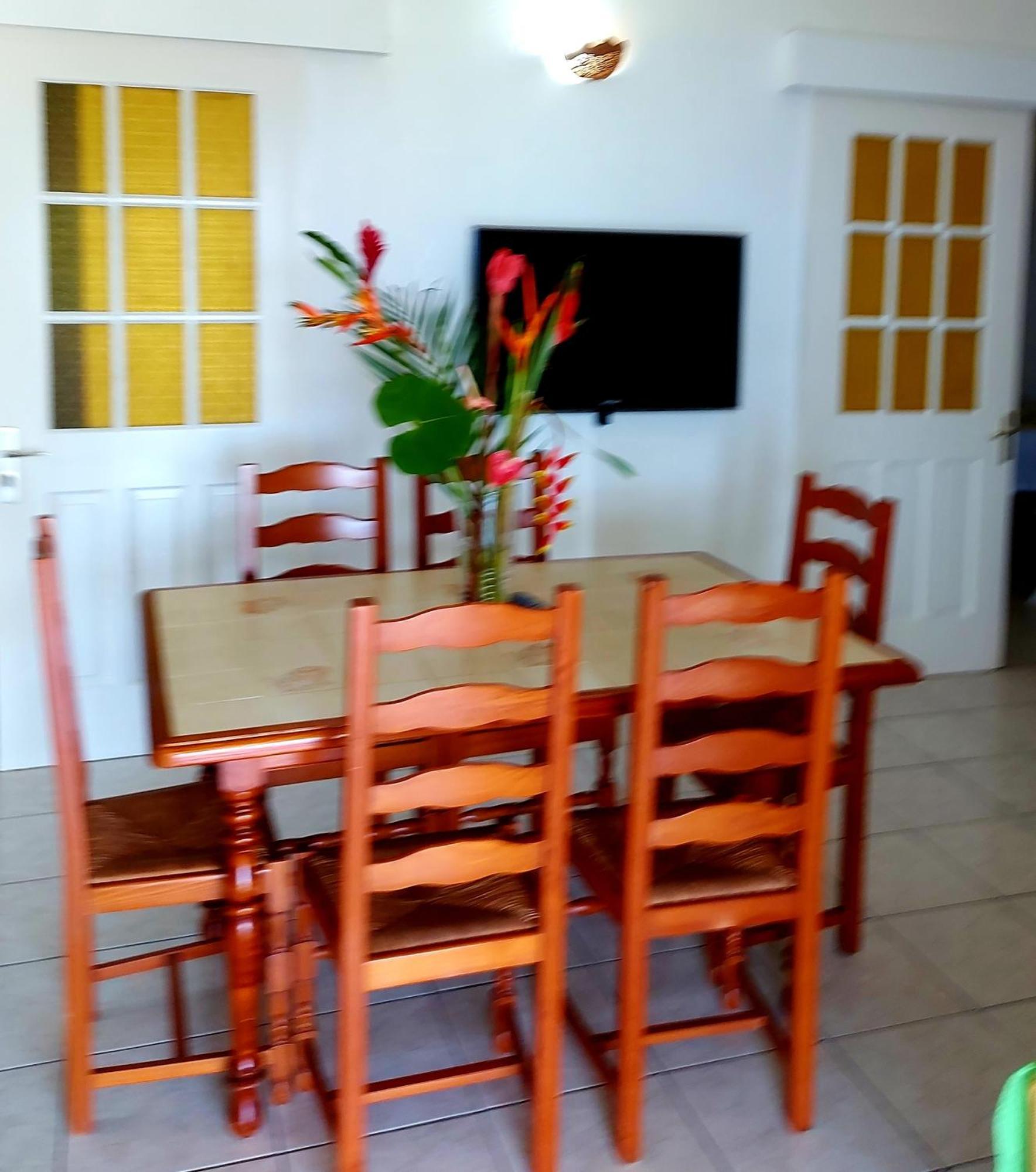 Les Petites Fleurs De Poirier Villa Bouillante Phòng bức ảnh