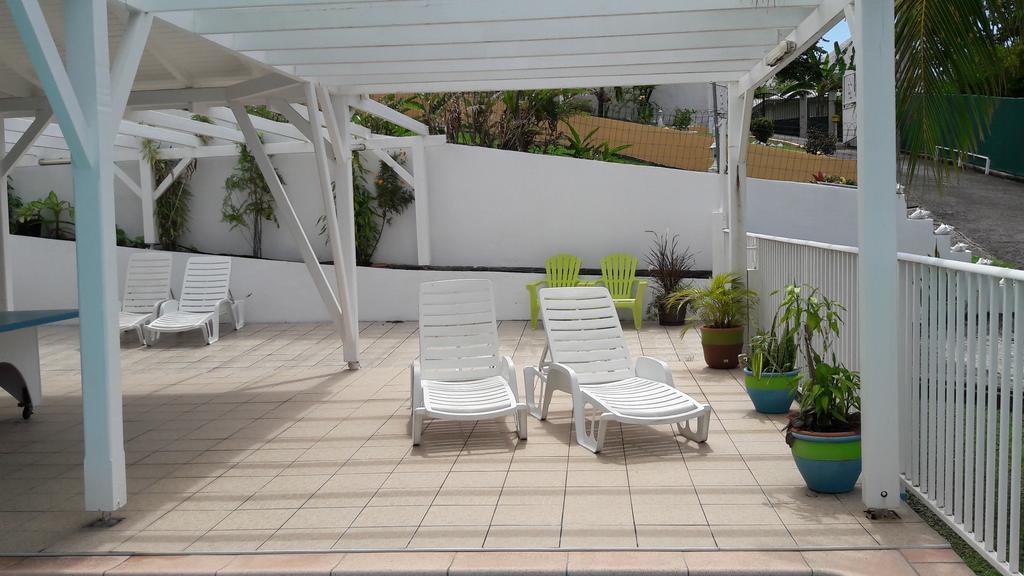 Les Petites Fleurs De Poirier Villa Bouillante Ngoại thất bức ảnh